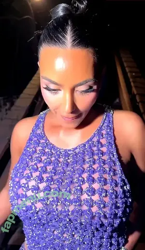 Kim Kardashian / KimKardashian nude photo #1095