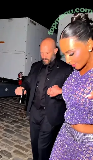 Kim Kardashian / KimKardashian nude photo #1098