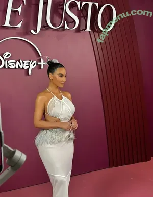 Kim Kardashian / KimKardashian nude photo #1112