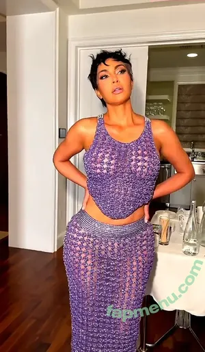 Kim Kardashian / KimKardashian nude photo #1121