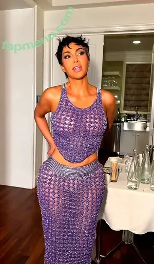 Kim Kardashian / KimKardashian nude photo #1123