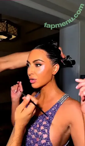 Kim Kardashian / KimKardashian nude photo #1130