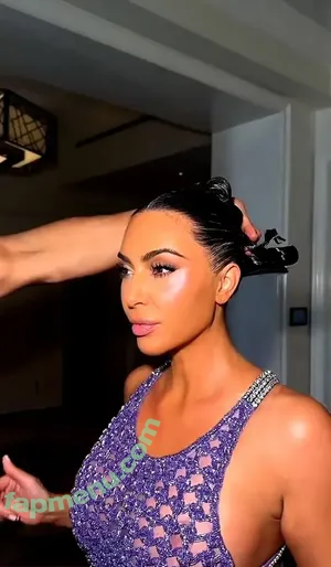 Kim Kardashian / KimKardashian nude photo #1132