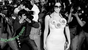 Kim Kardashian / KimKardashian nude photo #1195