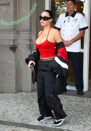 Kim Kardashian / KimKardashian nude photo #1199