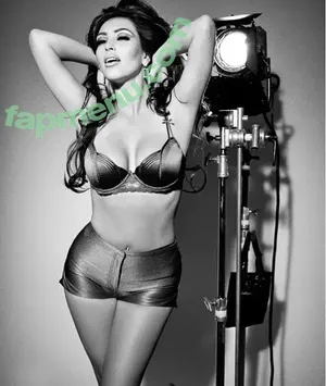 Kim Kardashian / KimKardashian nude photo #1280