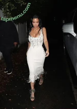 Kim Kardashian / KimKardashian nude photo #1335