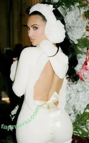 Kim Kardashian / kimkadarshian / kimkardashian nude photo #1393