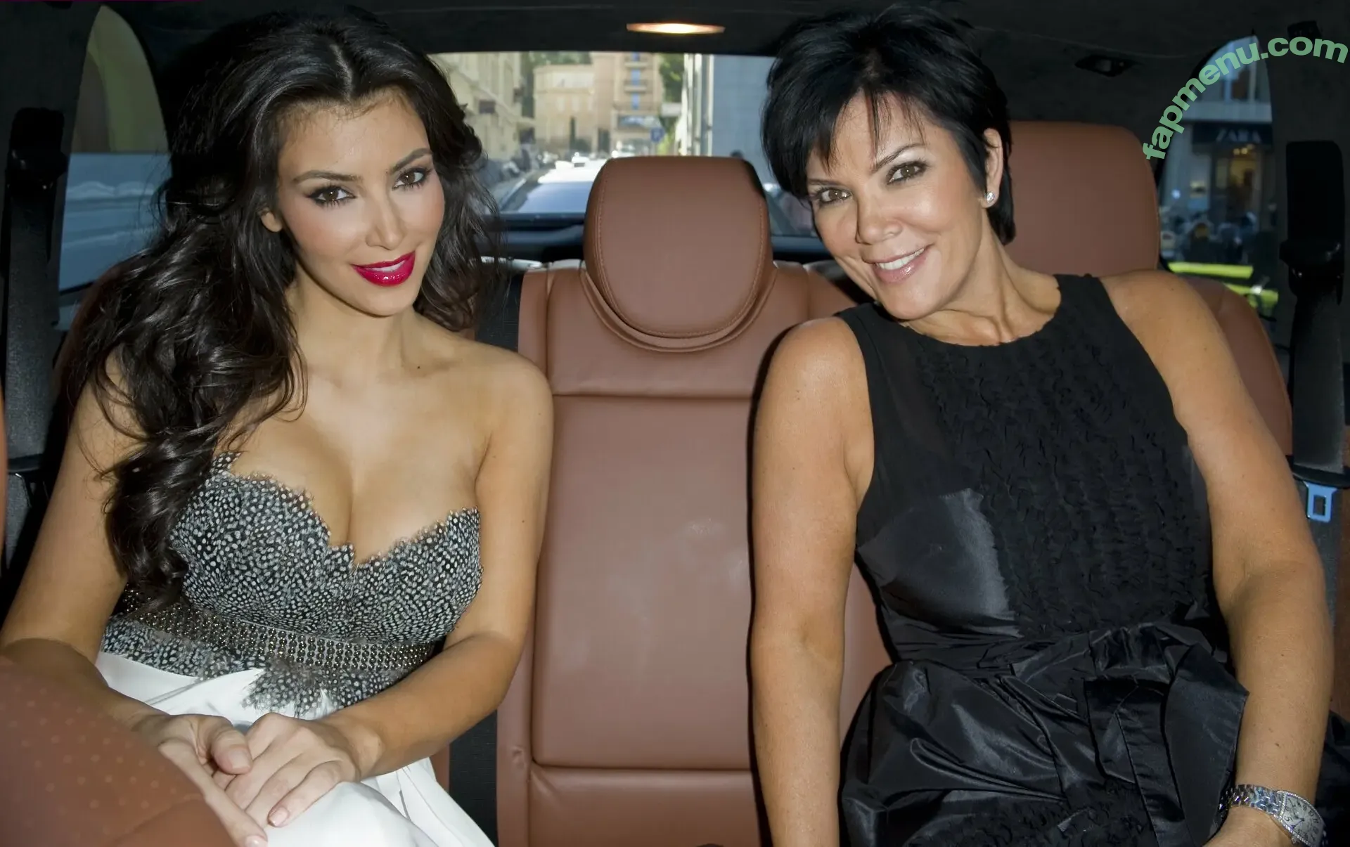 Kim Kardashian nude photo #1021 (KimKardashian)