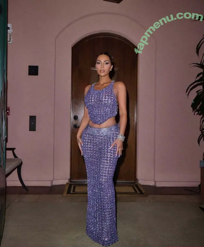 Kim Kardashian nude photo #1026 (KimKardashian)