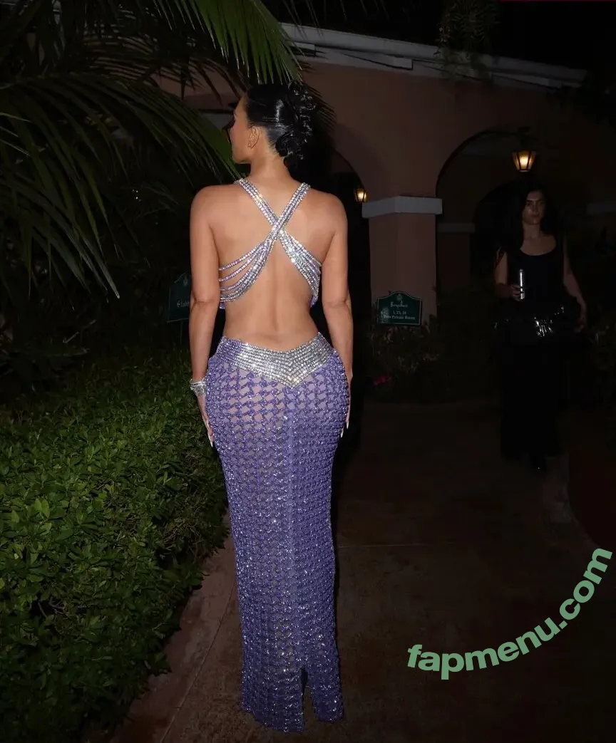 Kim Kardashian nude photo #1027 (KimKardashian)