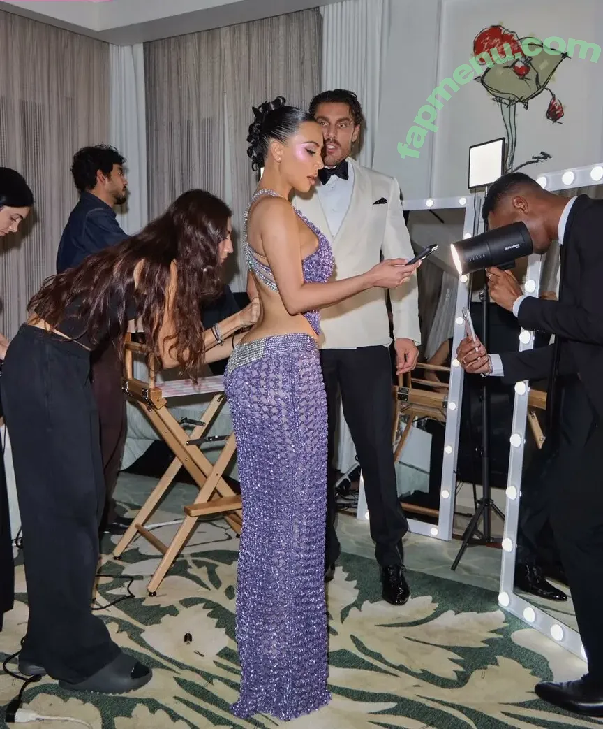 Kim Kardashian nude photo #1033 (KimKardashian)