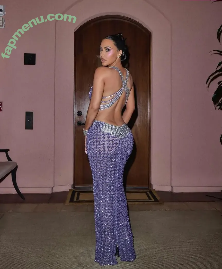 Kim Kardashian nude photo #1066 (KimKardashian)