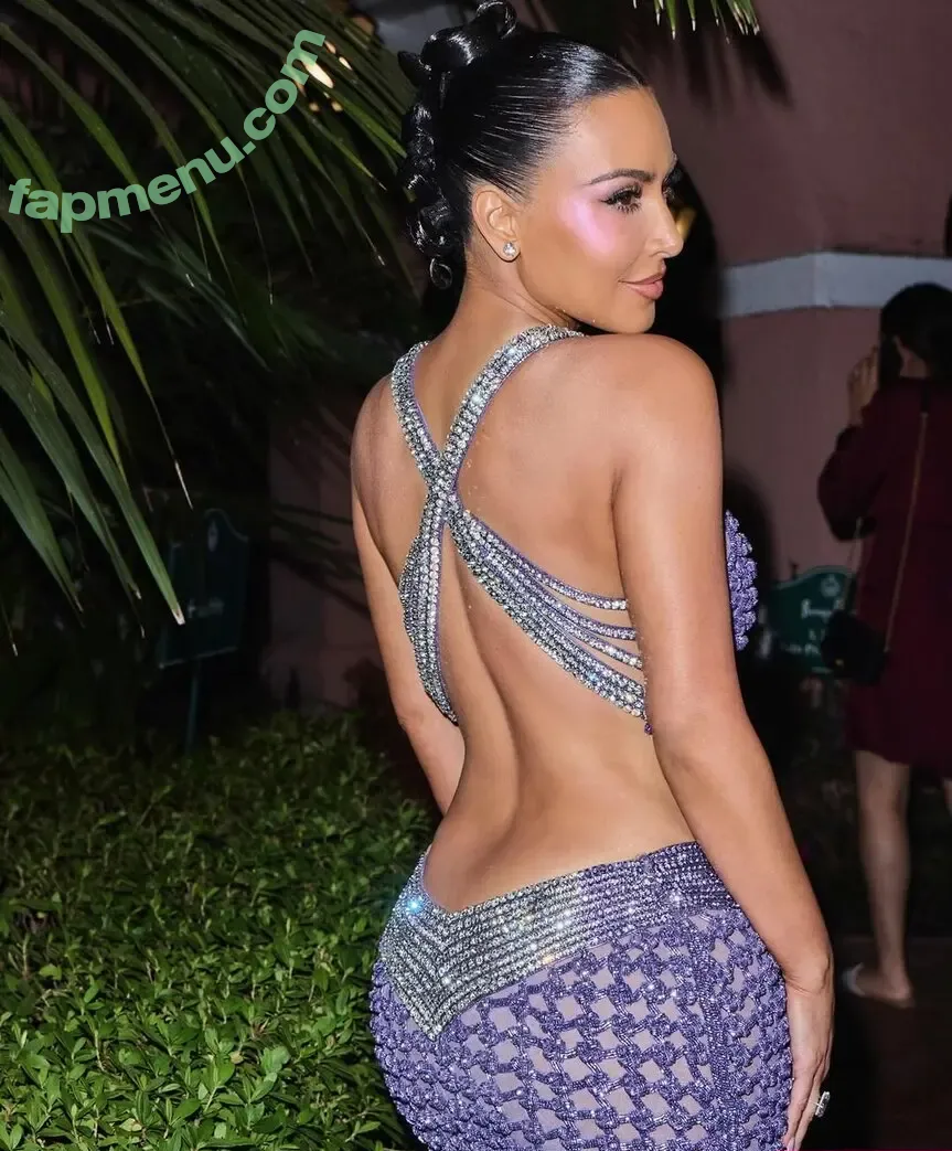 Kim Kardashian nude photo #1068 (KimKardashian)