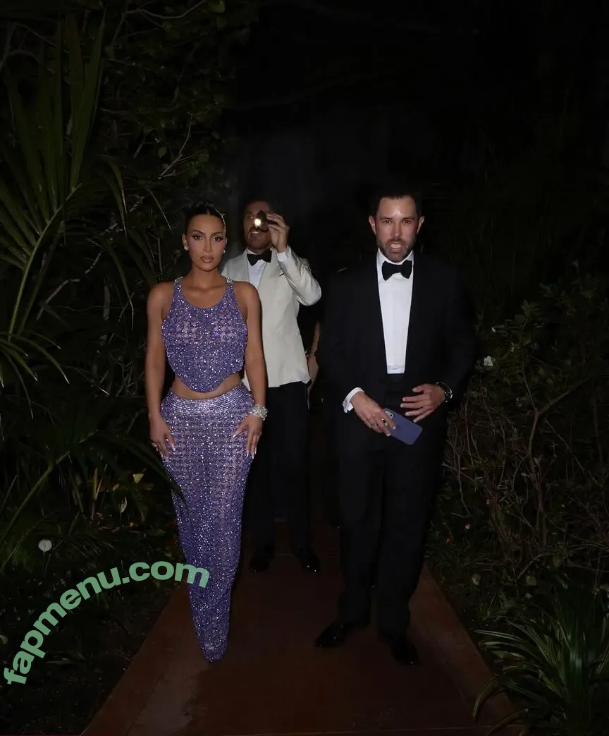 Kim Kardashian nude photo #1070 (KimKardashian)