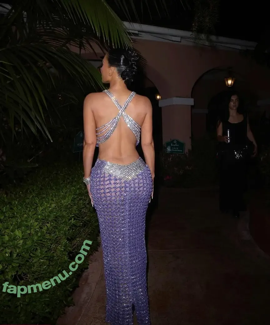 Kim Kardashian nude photo #1071 (KimKardashian)