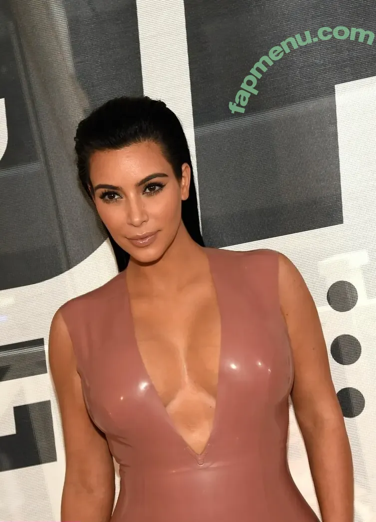 Kim Kardashian nude photo #1077 (KimKardashian)