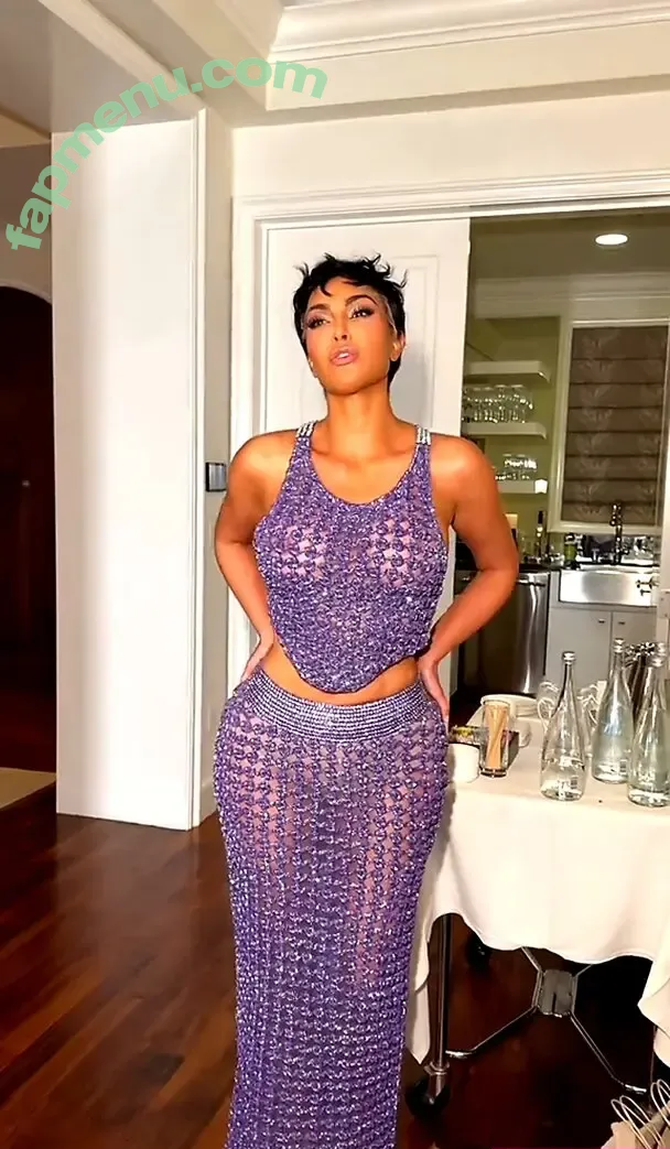 Kim Kardashian nude photo #1118 (KimKardashian)