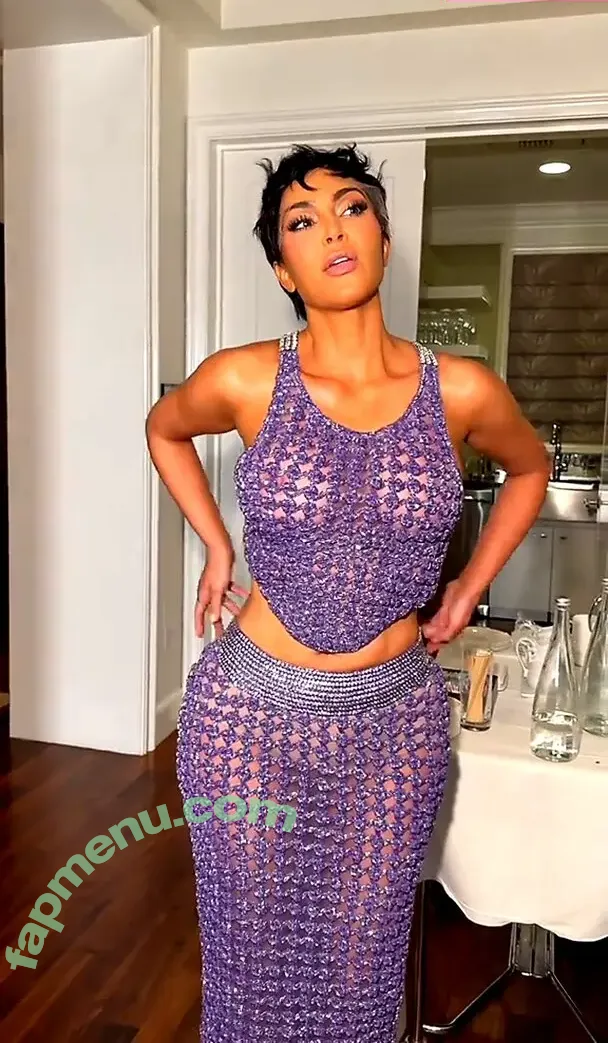 Kim Kardashian nude photo #1122 (KimKardashian)