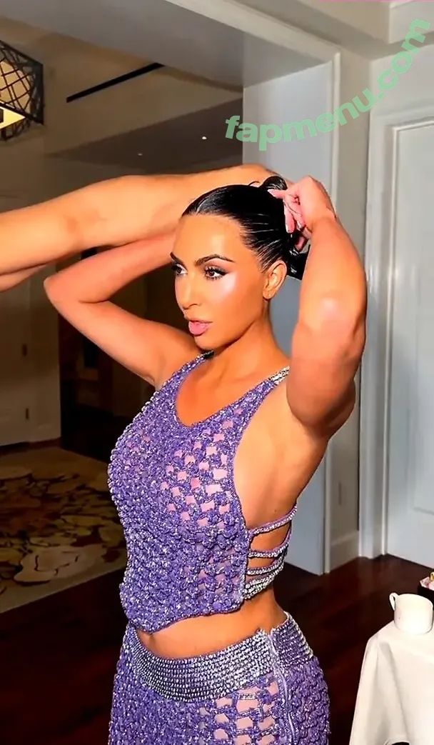 Kim Kardashian nude photo #1125 (KimKardashian)