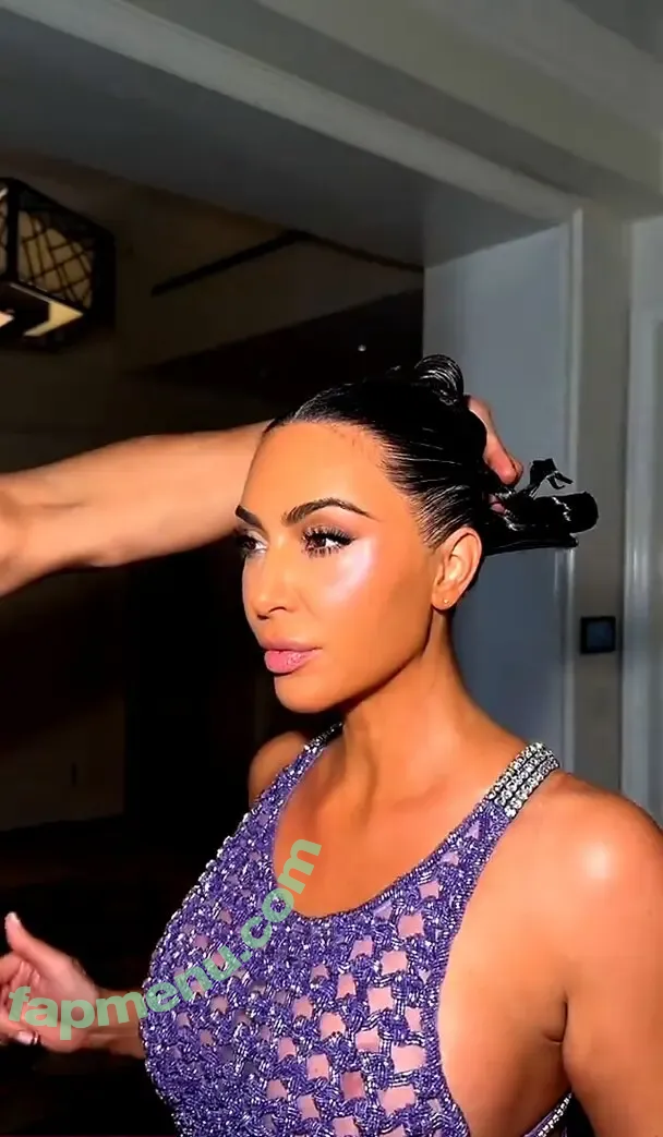 Kim Kardashian nude photo #1132 (KimKardashian)