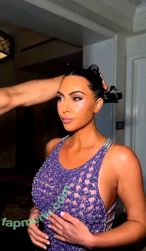 Kim Kardashian nude photo #1135 (KimKardashian)