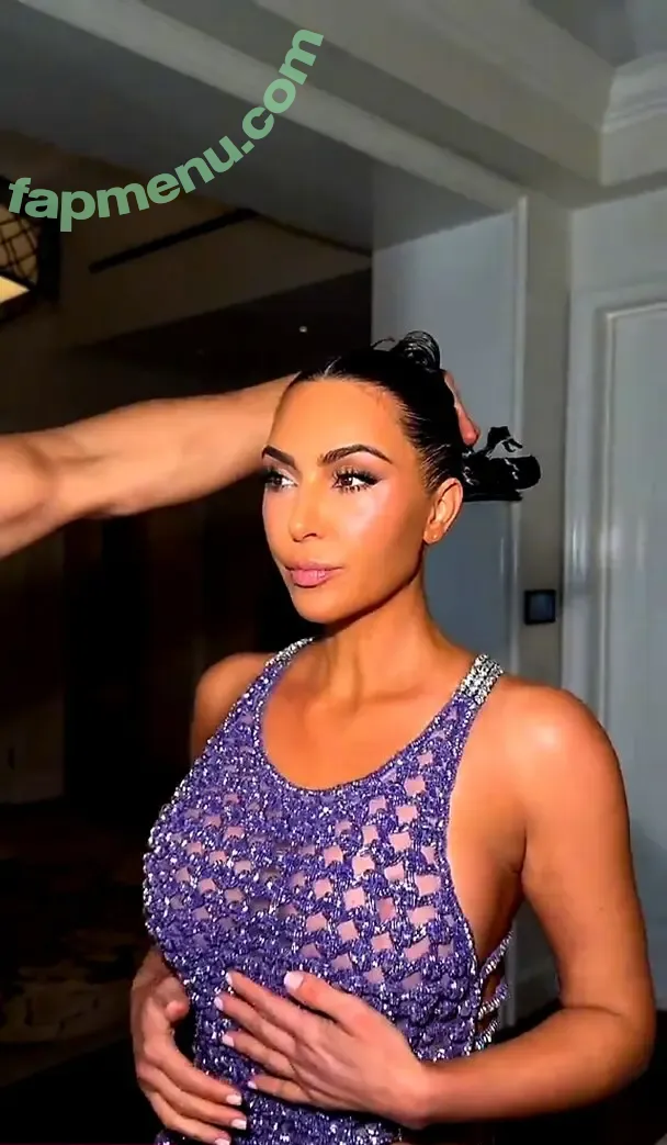 Kim Kardashian nude photo #1136 (KimKardashian)