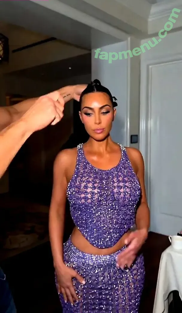 Kim Kardashian nude photo #1139 (KimKardashian)