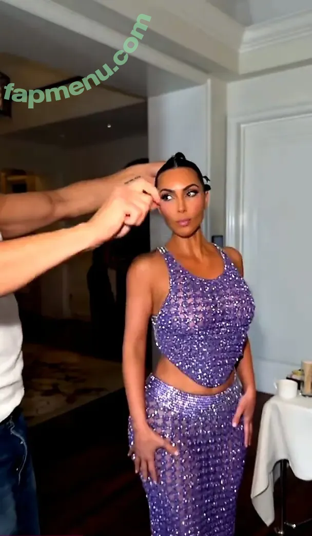 Kim Kardashian nude photo #1140 (KimKardashian)