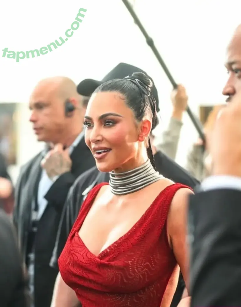 Kim Kardashian nude photo #1160 (KimKardashian)