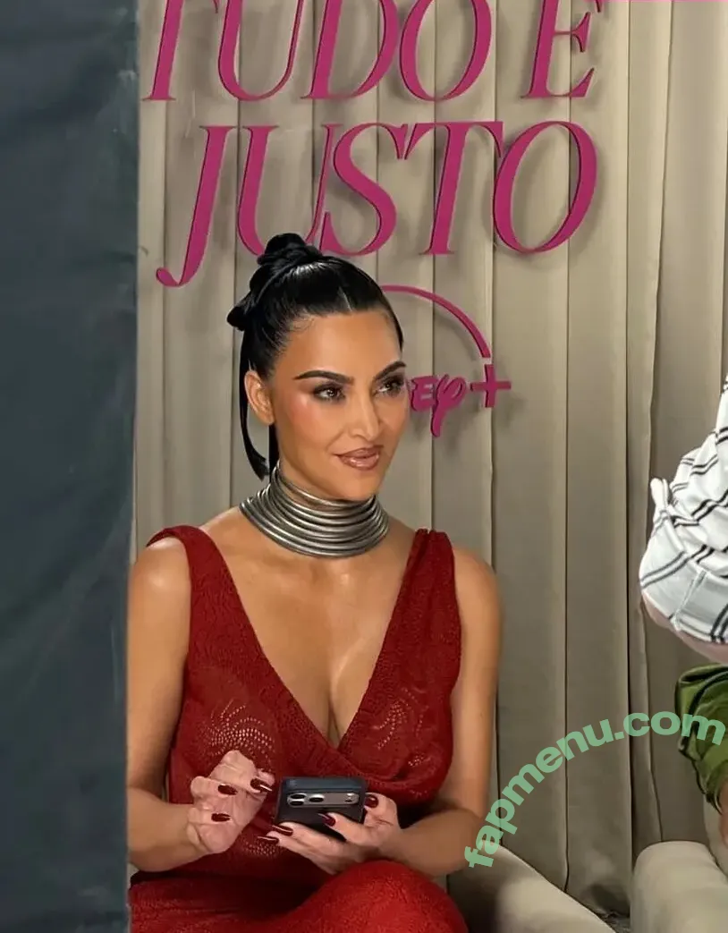 Kim Kardashian nude photo #1161 (KimKardashian)