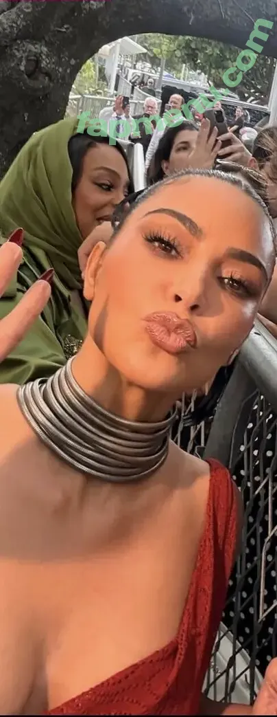 Kim Kardashian nude photo #1165 (KimKardashian)