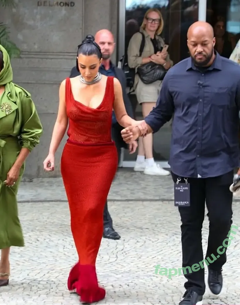 Kim Kardashian nude photo #1167 (KimKardashian)