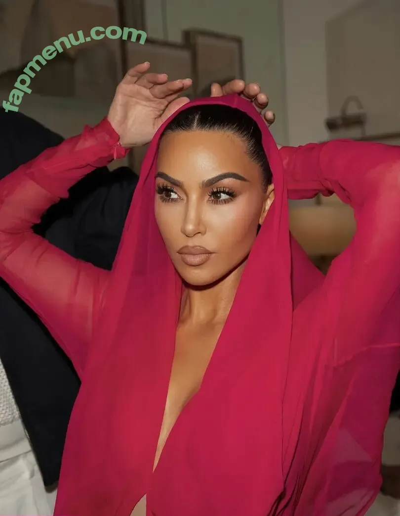 Kim Kardashian nude photo #1216 (kimkardashian)