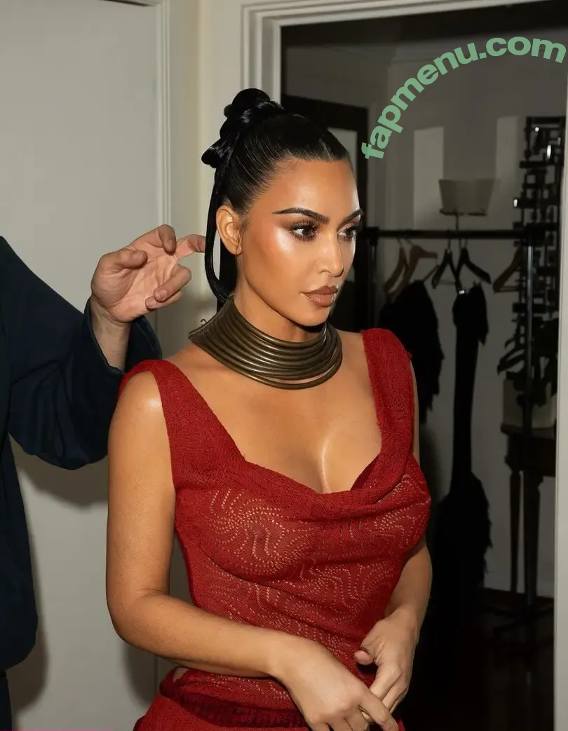 Kim Kardashian nude photo #1234 (KimKardashian)