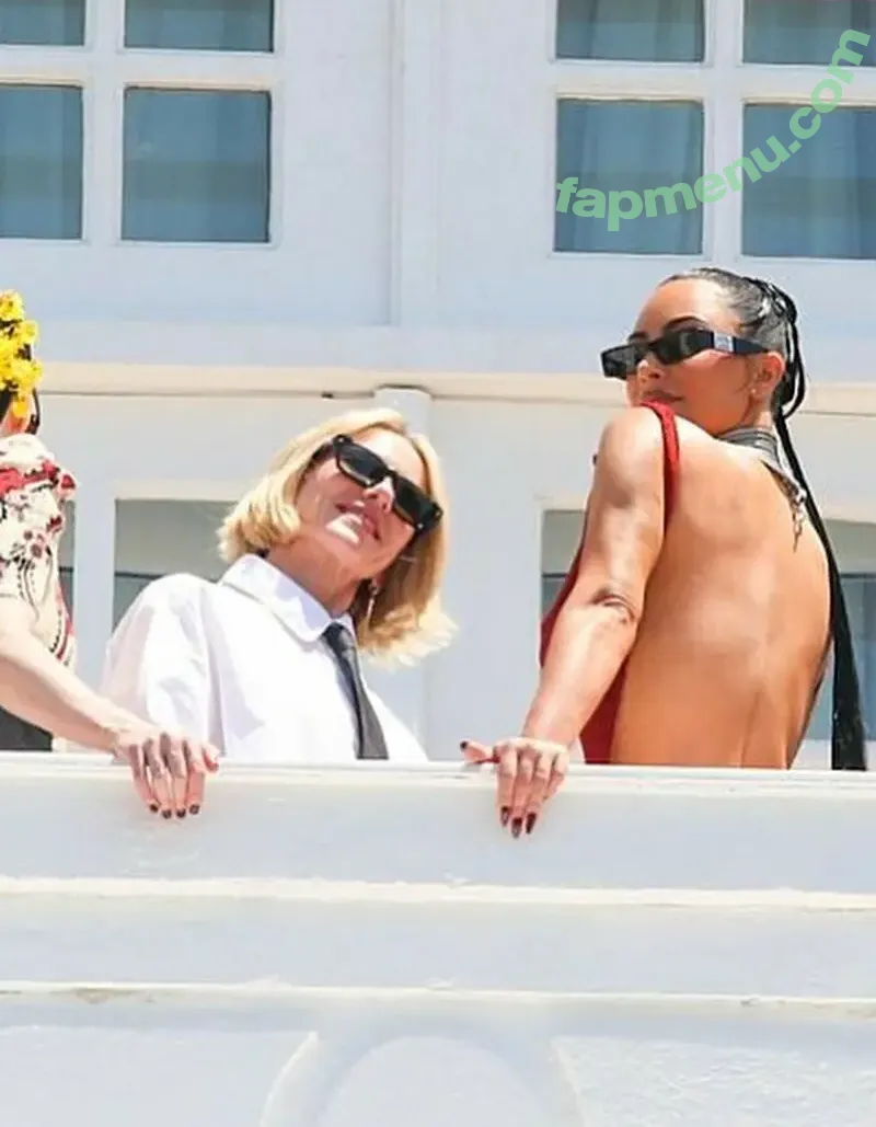 Kim Kardashian nude photo #1237 (KimKardashian / kimkadarshian)