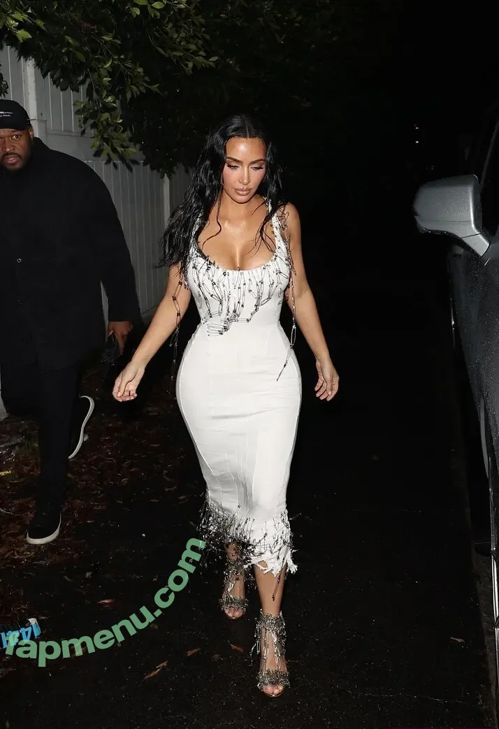 Kim Kardashian nude photo #1336 (KimKardashian)