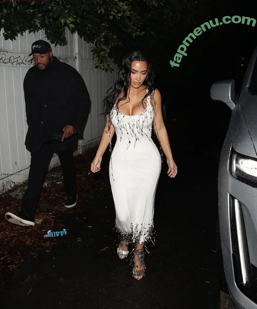 Kim Kardashian nude photo #1345 (KimKardashian)