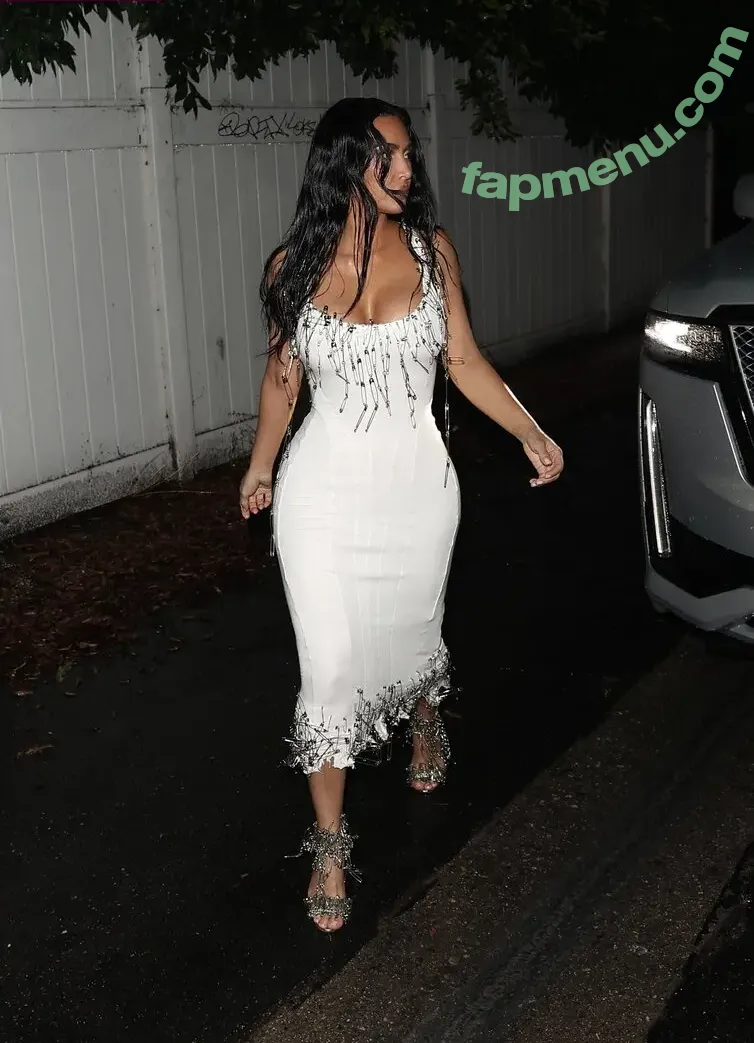 Kim Kardashian nude photo #1348 (KimKardashian)