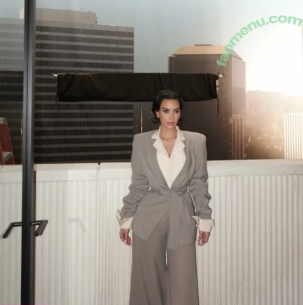 Kim Kardashian nude photo #1409 (KimKardashian / kimkadarshian)