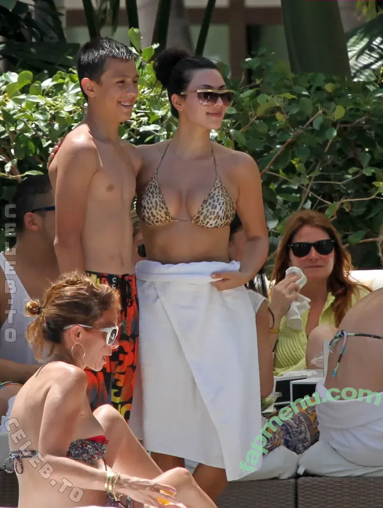 Kim Kardashian nude photo #1439 (KimKardashian)