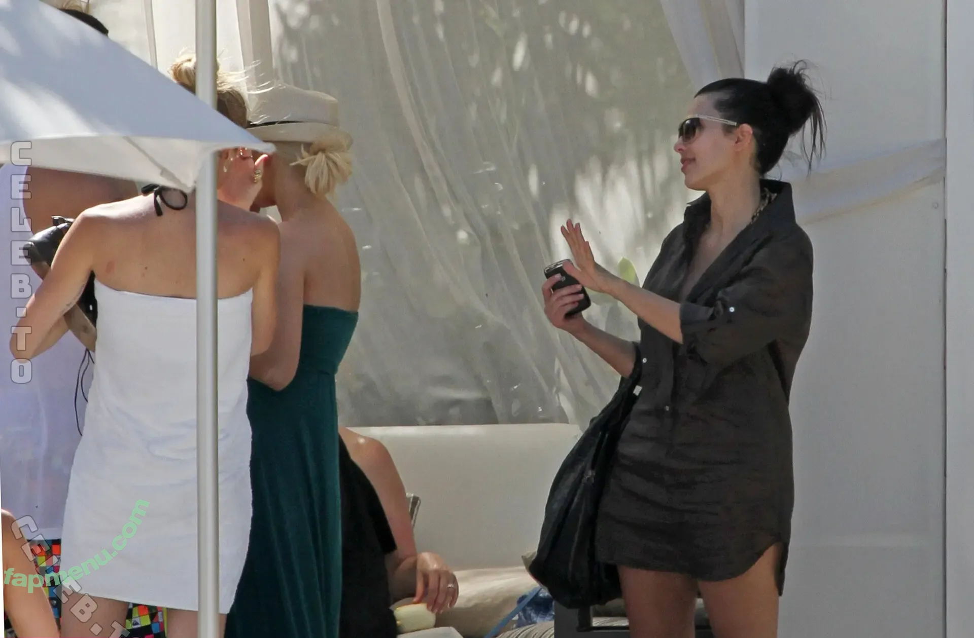 Kim Kardashian nude photo #1441 (KimKardashian)