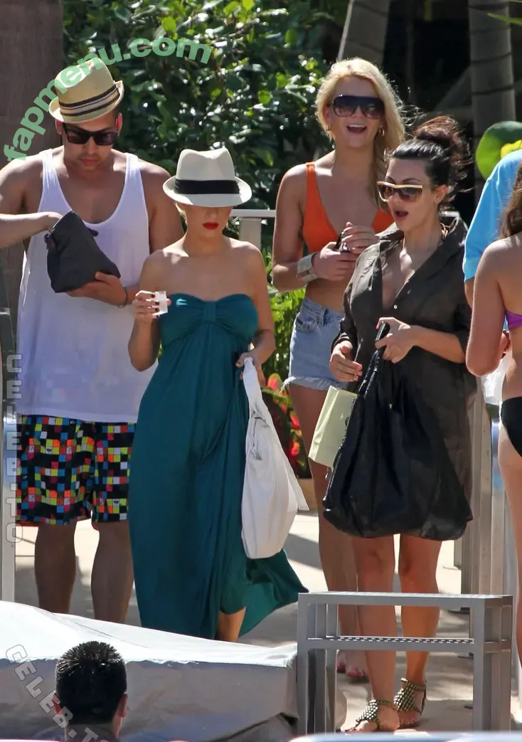 Kim Kardashian nude photo #1444 (KimKardashian)