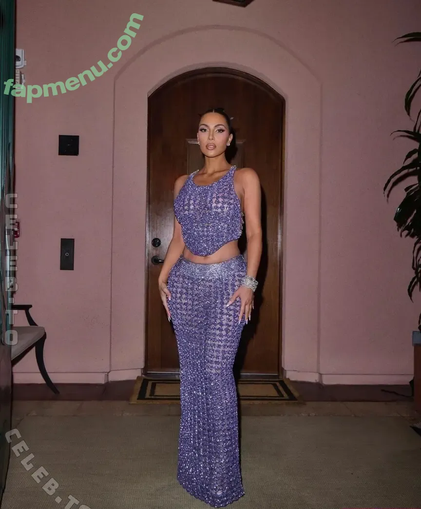 Kim Kardashian nude photo #1446 (KimKardashian)