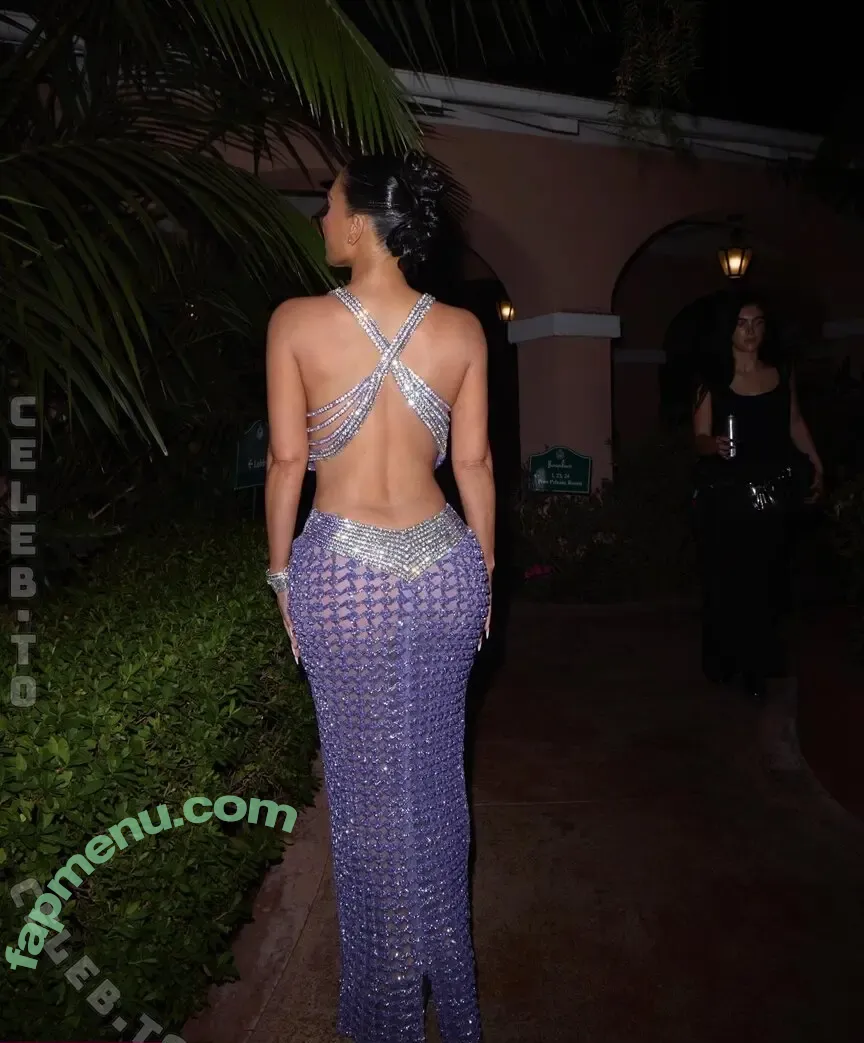 Kim Kardashian nude photo #1447 (KimKardashian)