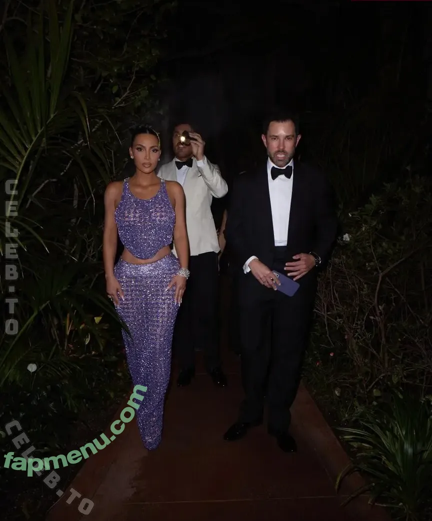 Kim Kardashian nude photo #1448 (KimKardashian)