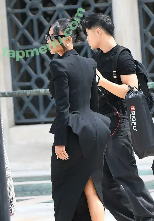 Kim Kardashian nude photo #1806 (KimKardashian / kimkadarshian)