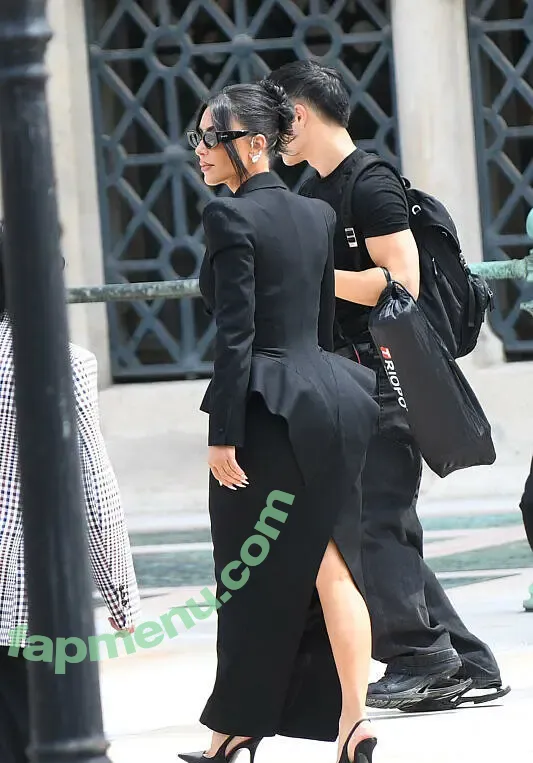 Kim Kardashian nude photo #1807 (KimKardashian / kimkadarshian)