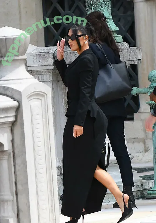 Kim Kardashian nude photo #1809 (KimKardashian / kimkadarshian)