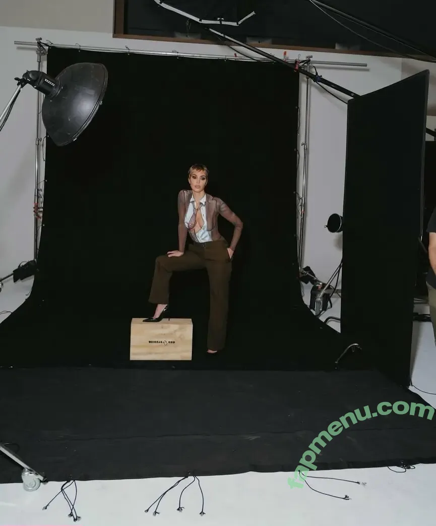 Kim Kardashian nude photo #1826 (KimKardashian / kimkadarshian)